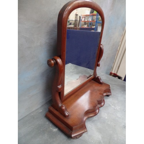 114 - A VICTORIAN MAHOGANY DRESSING TABLE MIRROR