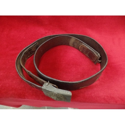 189 - A WW1 GERMAN OFFICERS LEATHER BELT, THE BUCKLE WITH IMPERIAL CROWN AND MOTTO 