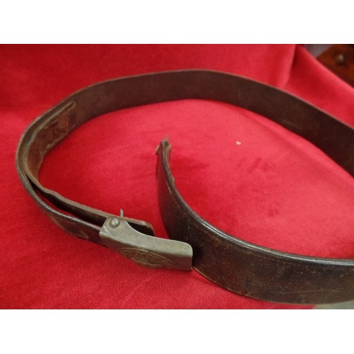 189 - A WW1 GERMAN OFFICERS LEATHER BELT, THE BUCKLE WITH IMPERIAL CROWN AND MOTTO 