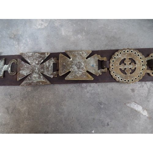 454 - A DISPLAY STRAP WITH TEN CROSS THEMED BRASSES - SOME EARLY EXAMPLES INCLUDING A VICTORIAN UNION CROS... 