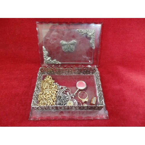 67 - GLASS TRINKET BOX WITH BUTTERFLY ON THE LID, WITH CONTENTS INCLUDING 9CT GOLD ST CHRISTOPHER (1 GRAM... 