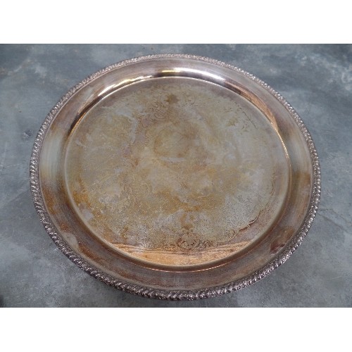 81 - A HEAVY SILVER ON COPPER TRAY WITH THREE FEET & A PAIR OF CUT GLASS OPEN SALTS