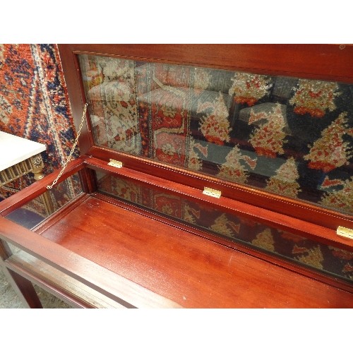 104D - A MAHOGANY AND BEVELLED GLASS TABLE DISPLAY OR SILVER CABINET, ON SHERATON STYLE LEGS WITH CURVED CR... 