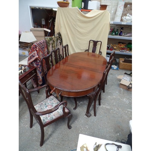 108 - 1920'S QUEEN ANNE STYLE OVAL EXTENDING DINING TABLE WITH ONE LEAF - GADROONED EDGE, WITH EIGHT MATCH... 