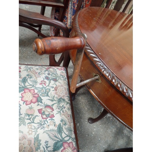 108 - 1920'S QUEEN ANNE STYLE OVAL EXTENDING DINING TABLE WITH ONE LEAF - GADROONED EDGE, WITH EIGHT MATCH... 