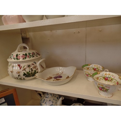 89 - WILD FLOWER  DECORATIVE TUREEN,  EVESHAM SERVING PLATE AND 2 CUPS BY SHELLEY