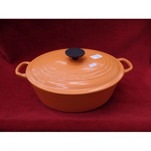 104 - LE CREUSET CASSEROLE DISH No27  WITH LID IN TRADITIONAL ORANGE - Good condition