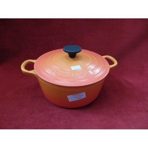 115 - LE CRUESET CASSEROLE DISH No18 IN TRADIONAL ORANGE GOOD CONDITION