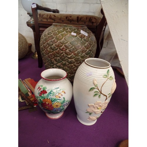 165 - 3 LOVELY VINTAGE VASES. INC A VERY HEAVY LARGE GREEN WITH FISH-SCALE APPEARANCE. A BRENTLEIGH-WARE, ... 