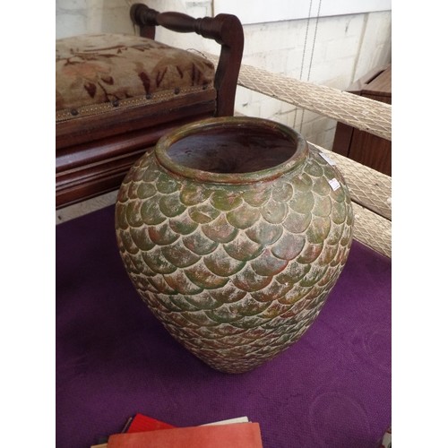 165 - 3 LOVELY VINTAGE VASES. INC A VERY HEAVY LARGE GREEN WITH FISH-SCALE APPEARANCE. A BRENTLEIGH-WARE, ... 