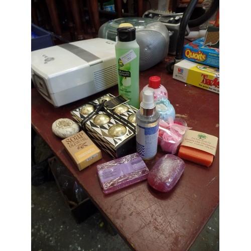 252 - NEW/PACKAGED TOILETRIES. INC BAYLIS & HARDING GIFT SET, ALBERTO BALSAM SHAMPOO, VASELINE BODY LOTION... 