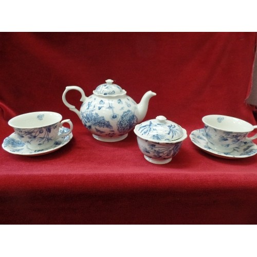 92 - PORTMEIRION  BOTANIC BLUE 7 PIECE SET WITH BOX - TEAPOT,SUGAR BOWL AND 2 CUPS AND SAUCERS
