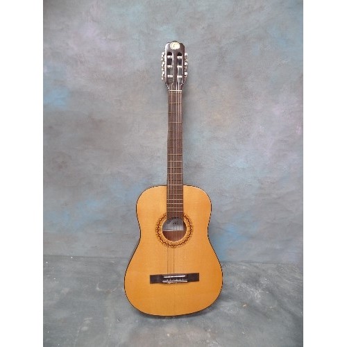 135 - ACOUSTIC GUITAR KC225