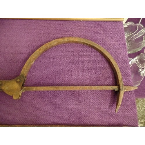 178 - PAIR OF VINTAGE THATCHERS NEEDLES BLACKSMITH-MADE IRON IMPLEMENTS.