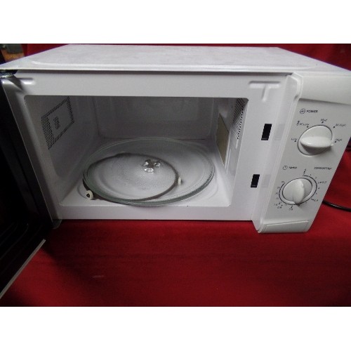 189 - MICROWAVE OVEN. 'SIMPLY PERFECT' WITH BOX.