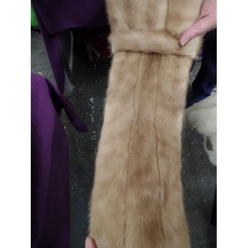 221 - BEAUTIFUL VINTAGE MINK FUR STOLE. LARGE. LINED. GOOD CONDITION.