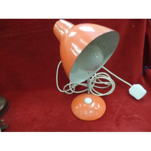 297 - 2 X RETRO DESK LIGHTS WITH FLEXI-STEMS. 1 IS ORANGE, THE OTHER IS BROWN.