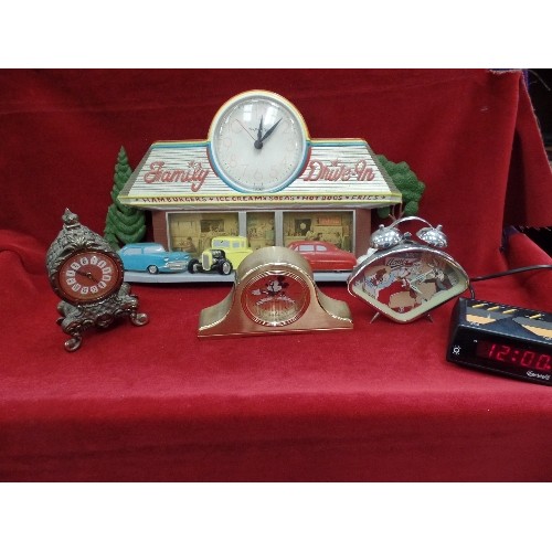 298 - 5 FABULOUSLY RETRO CLOCKS. INCLUDES A NEWHAVEN QUARTZ FAMILY DRIVE-IN, AMERICAN DINER WALL CLOCK. AN... 