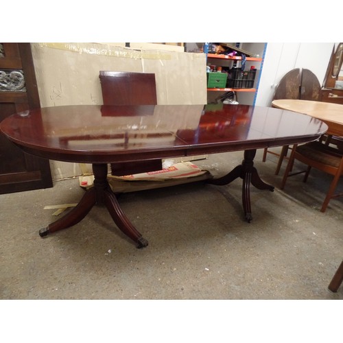 556 - LARGE DINING TABLE IN MAHOGANY EFFECT GLOSS FINISH ON TWO TRI LEGS ON BALL AND CLAW FEET