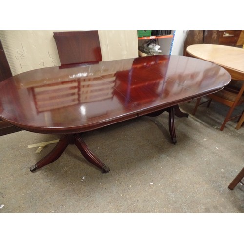 556 - LARGE DINING TABLE IN MAHOGANY EFFECT GLOSS FINISH ON TWO TRI LEGS ON BALL AND CLAW FEET