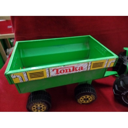 100A - LARGE TONKA TOY TRACTOR AND TRAILER T 700 IN FARMS GREEN GOOD CONDITION