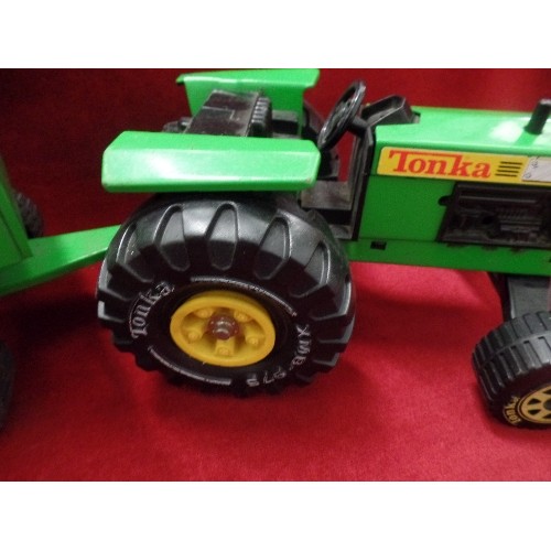 100A - LARGE TONKA TOY TRACTOR AND TRAILER T 700 IN FARMS GREEN GOOD CONDITION