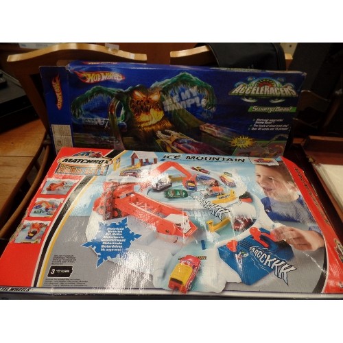 549 - HOT WHEELS ACCELERACERS AND  MATCHBOX HERO CITY ICE MOUNTAIN