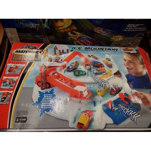 549 - HOT WHEELS ACCELERACERS AND  MATCHBOX HERO CITY ICE MOUNTAIN