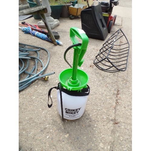 639 - CRIKEY MIKEY PRESSURE SPRAYER 3L