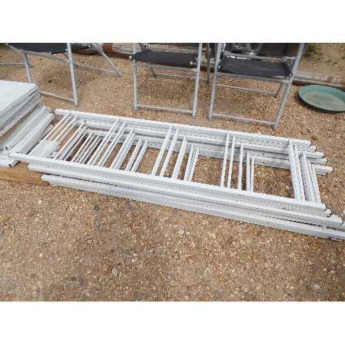 692 - QUANTITY OF DISMANTLED METAL RACKING/SHELVING/STORAGE