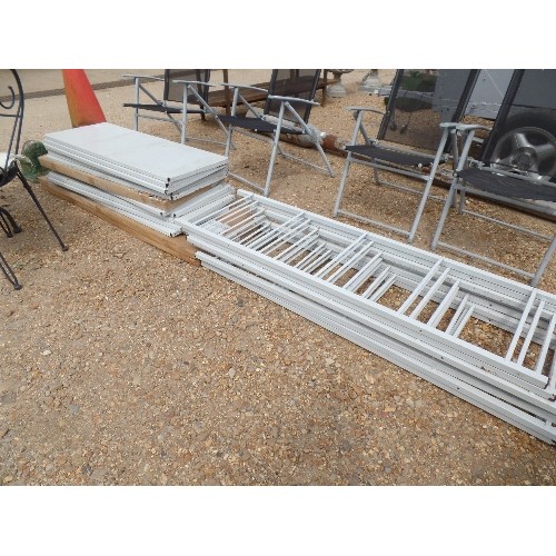 692 - QUANTITY OF DISMANTLED METAL RACKING/SHELVING/STORAGE