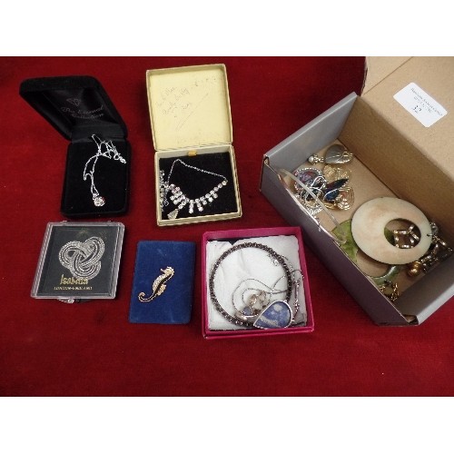 32 - BOX OF COSTUME JEWELLERY - GOLD PLATED SEAHORSE BROOCH, SILVER METAL PENDANTS, SILVER 925 CHAIN AND ... 