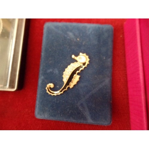 32 - BOX OF COSTUME JEWELLERY - GOLD PLATED SEAHORSE BROOCH, SILVER METAL PENDANTS, SILVER 925 CHAIN AND ... 