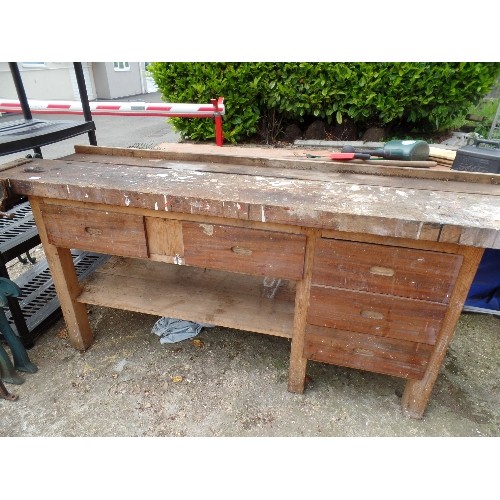 632 - LARGE SOLID WOODWORK BENCH WITH  RECORD VICE ATTACHED