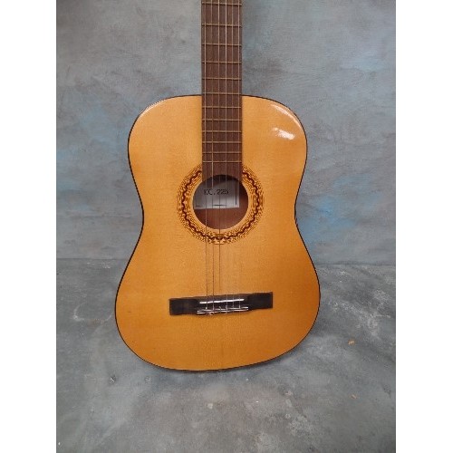 125 - ACOUSTIC GUITAR KC225