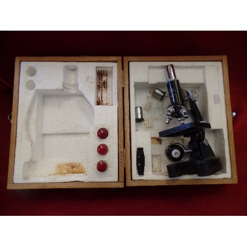 69 - LAB SET IN WOODEN CASE. EIKOW 100X-750X MICROSCOPE. JAPANESE-MADE. WITH GLASS PLATES, SAMPLE POTS CO... 