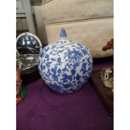 101 - LARGE BULBOUS ORIENTAL BLUE & WHITE GINGER JAR.