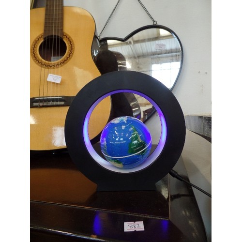 123A - SMALL MAGNETIC GLOBE, IN LED HALO.