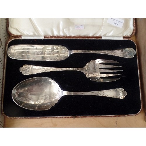 197 - LOVELY VINTAGE SILVER-PLATE SERVING SET. 3 PC. IN ORIGINAL CASE.