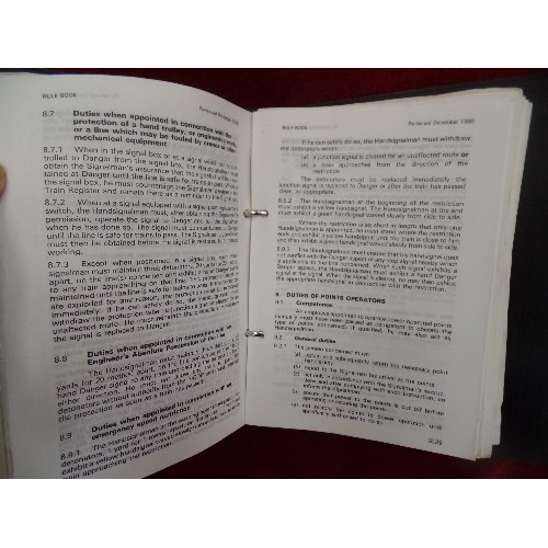 222 - VINTAGE BRITISH RAILWAYS BOARD RULE BOOK. BR 87109.  1971?