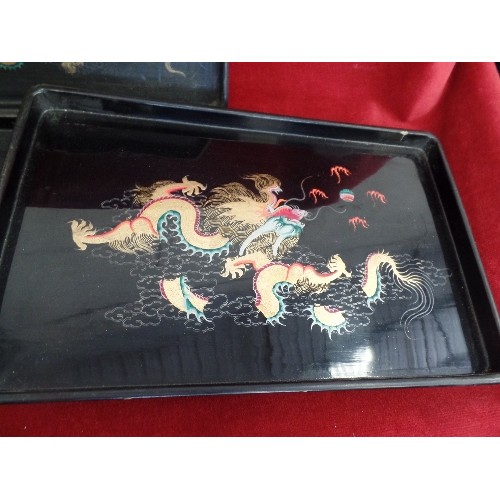 238 - 3 X SMALL ORIENTAL LAQUERED TRAYS. HAND-PAINTED WITH CHINESE DRAGONS.