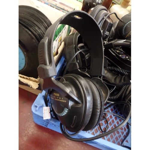 213 - 6 X SETS OF ROSS DIGITAL STEREO HEADPHONES.