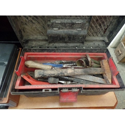 255 - CURVER TOOLBOX WITH TOOLS.