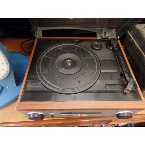 252 - DERENS TURNTABLE RADIO. 40750.