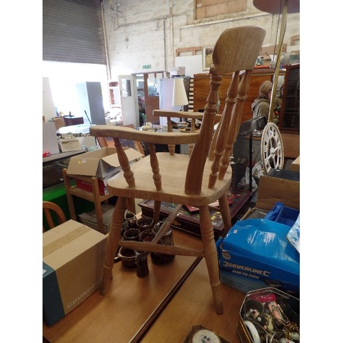 287 - WOODEN KITCHEN CARVER CHAIR. TURNED SPINDLE BACK AND LEGS.