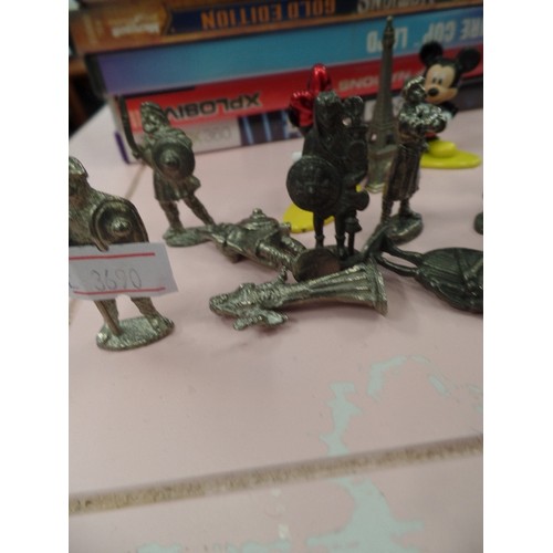 310 - 16 X MINIATURE METAL FIGURES, KNIGHTS AND SOLDIERS, ALSO MICKEY AND MINI AND THE EIFFEL TOWER!!