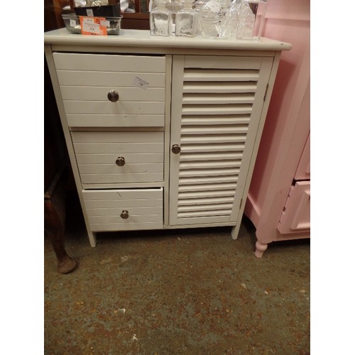 308 - FLOOR STANDING BATHROOM CABINET IN IVORY, WITH 3 DRAWERS, AND A LOUVRE-DOORED CABINET.