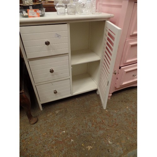 308 - FLOOR STANDING BATHROOM CABINET IN IVORY, WITH 3 DRAWERS, AND A LOUVRE-DOORED CABINET.