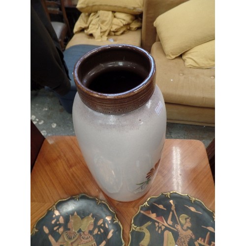 325 - LARGE WEST GERMAN POT. CREAM & BROWN WITH SIMPLE HAND-PAINTED FLOWERS.