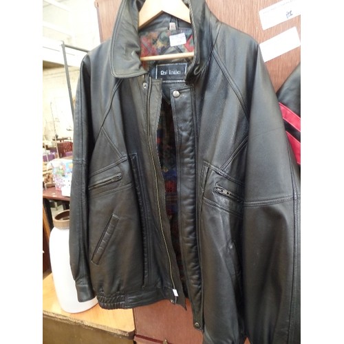 352 - REAL LEATHER. LOVELY SOFT BLACK LEATHER JACKET. MENS SIZE XL. ZIP FASTENING, ELASTICATED BOTTOM HEM.